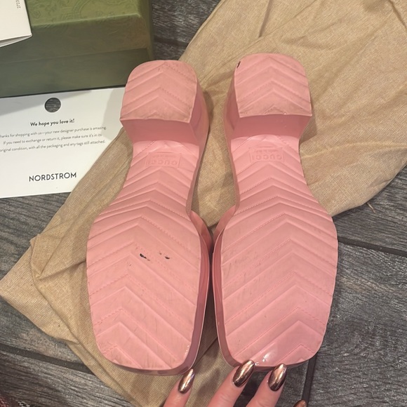 Gucci Rubber Logo Platform Slide Sandal - Picture 4 of 7